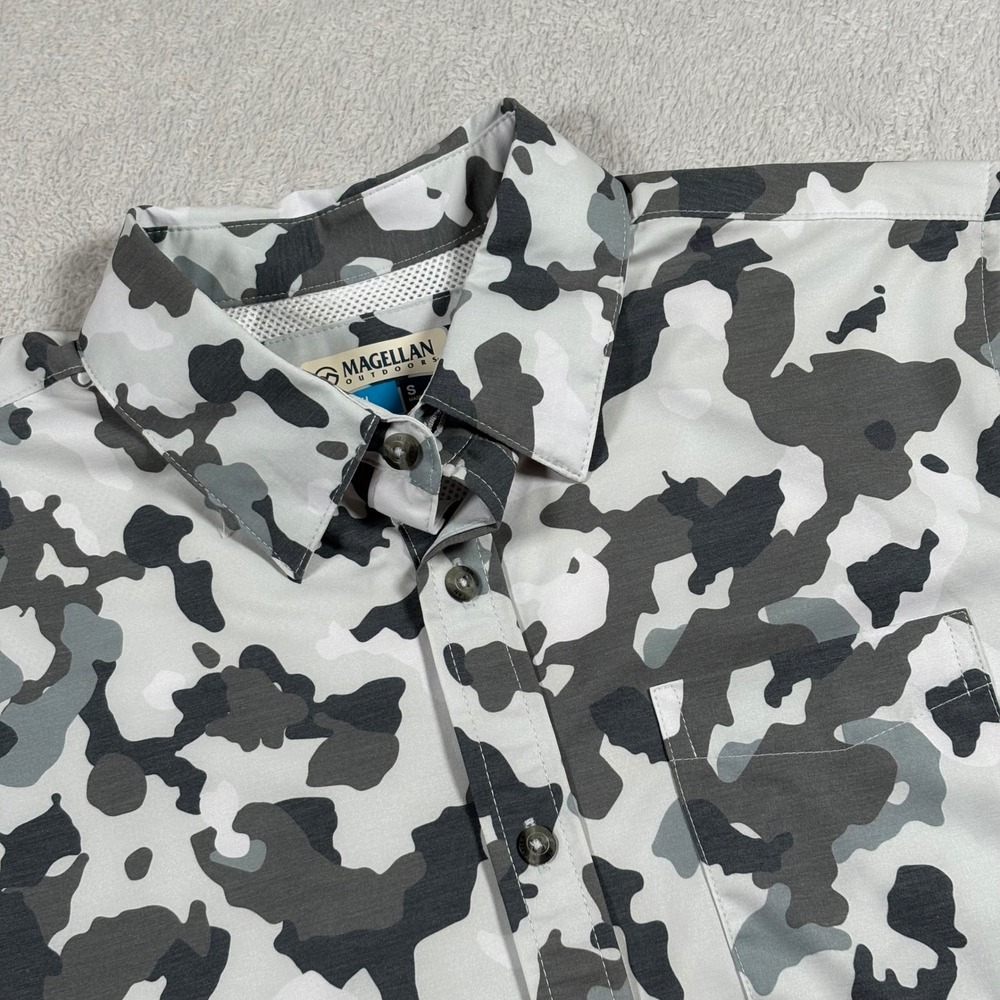 Magellan Outdoors Mens Fish Gear Shirt S Grey Abstract Camo Short Sleeve